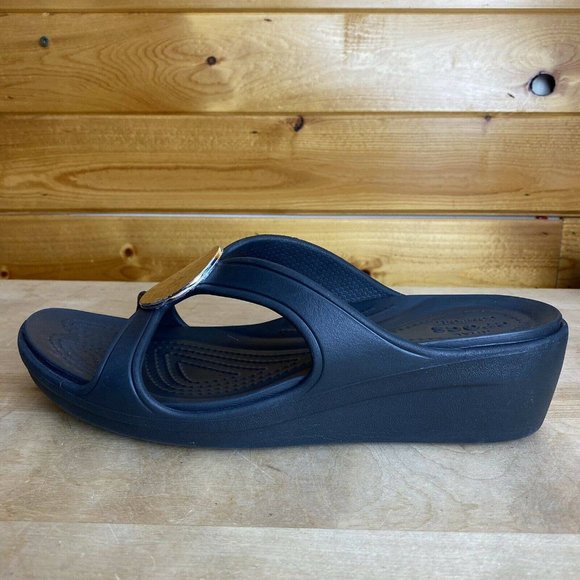 crocs with silver circle